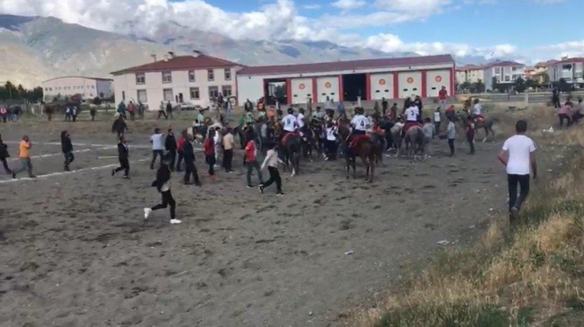 Erzincan’da cirit sahasındaki kavgada, ortalık savaş alanına döndü