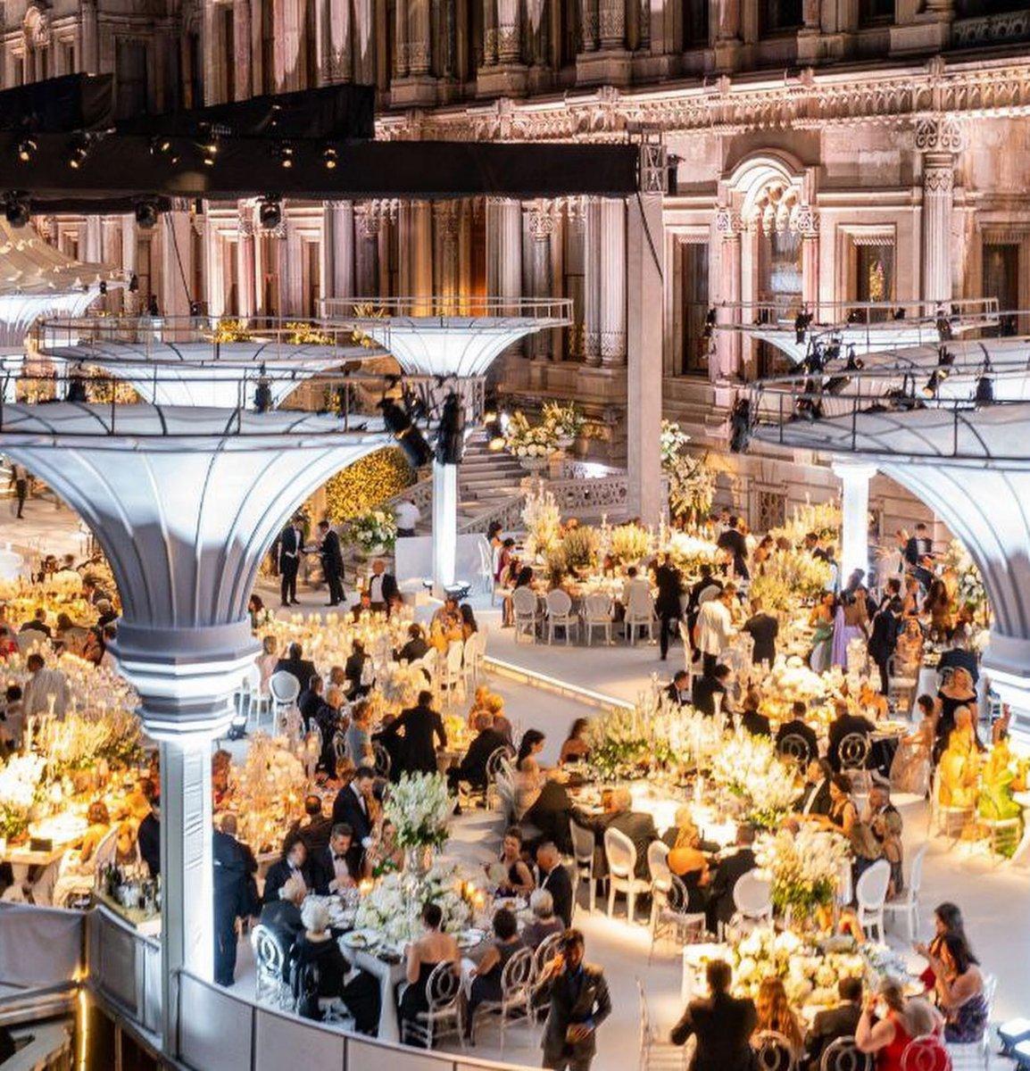 Nazlı Sabancı’nın gelinliği beğenildi