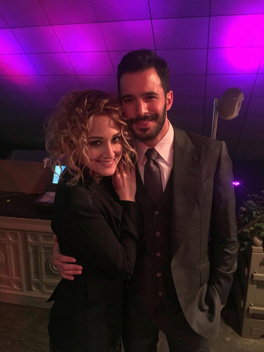 Gupse Özay'dan karnı burnunda poz