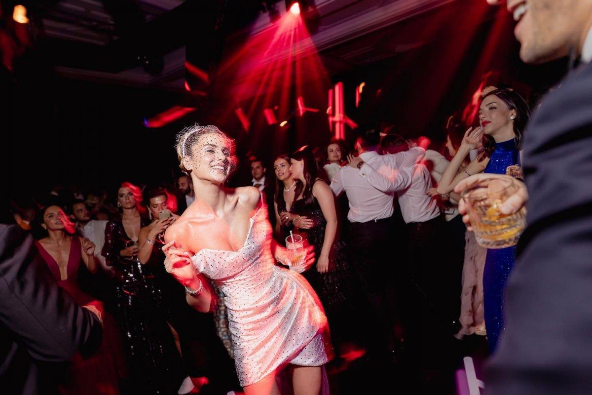 Nazlı Sabancı’nın gelinliği beğenildi