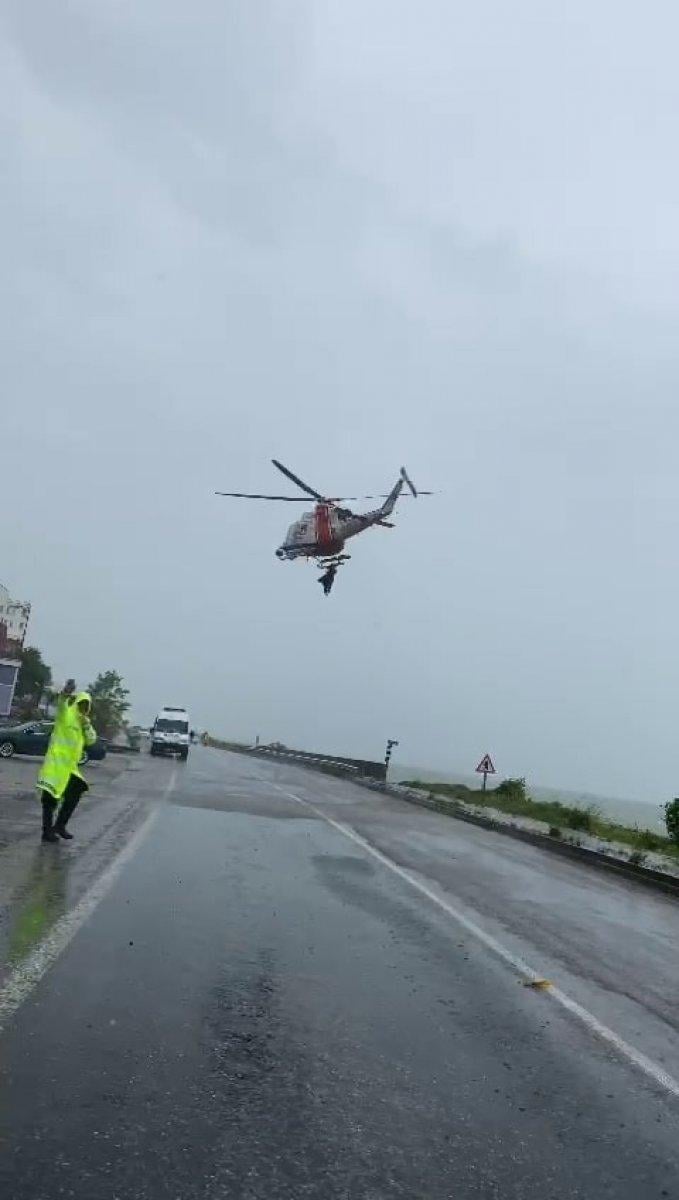 Kastamonu'daki vatandaşlar selden helikopterle kurtarılıyor