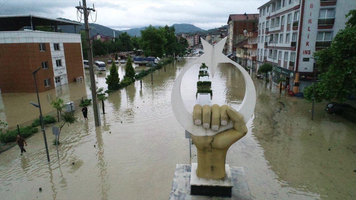 Ulaştırma ve Altyapı Bakanlığı, sel bölgesindeki çalışmalarla ilgili bilgilendirdi