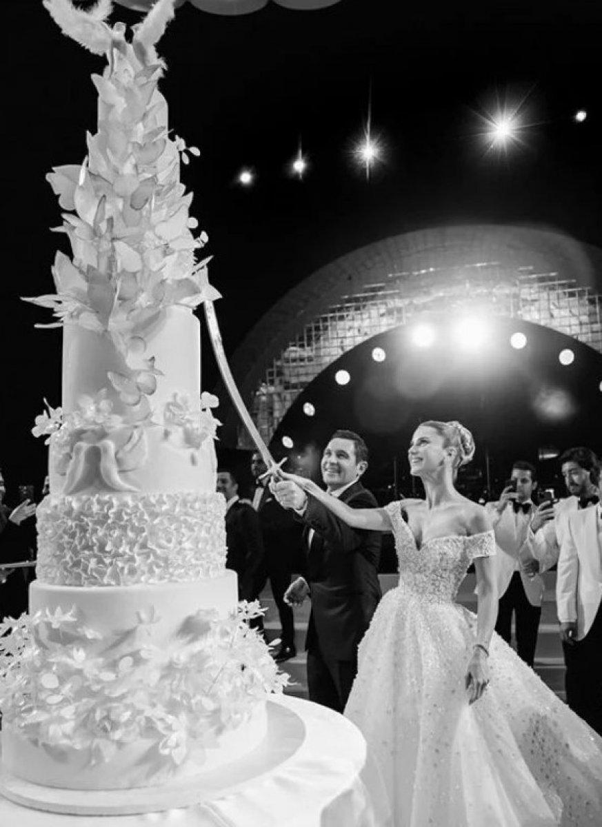 Nazlı Sabancı’nın gelinliği beğenildi