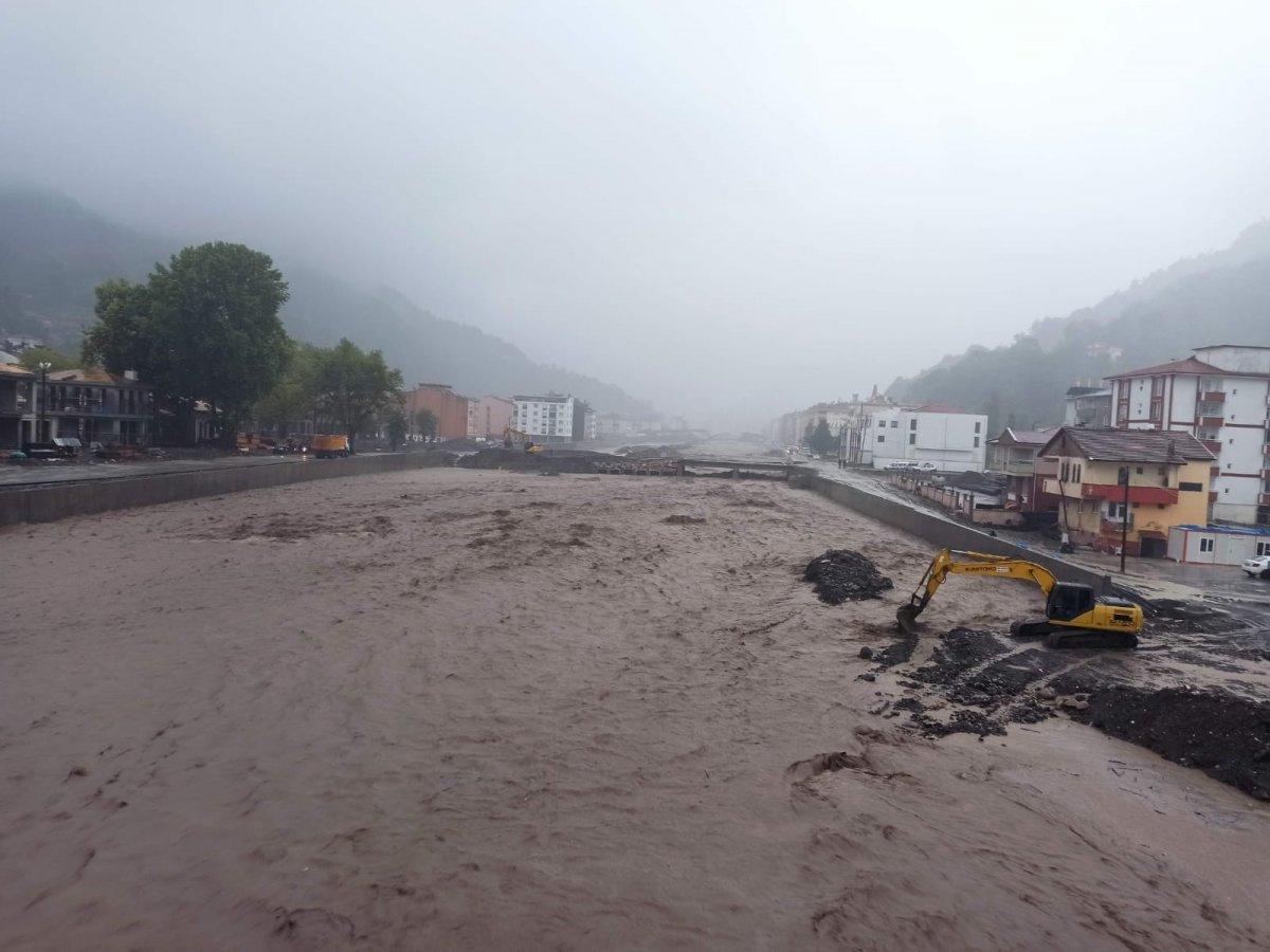 Kastamonu'da Ezine Çayı yeniden taştı