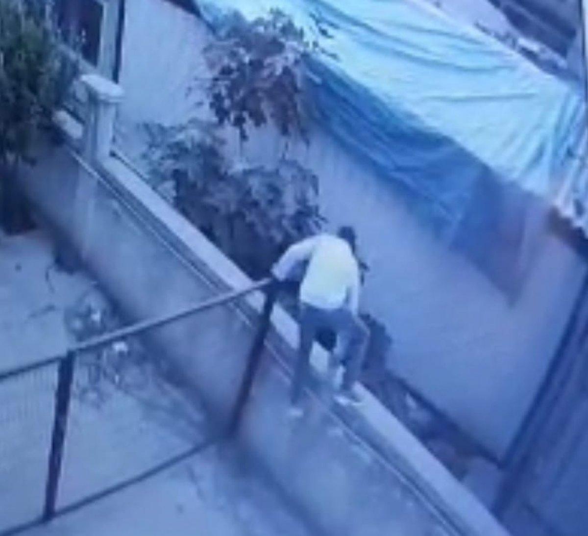 Bursa'da iş yerine giren hırsız, çaldıklarını çuvala koydu