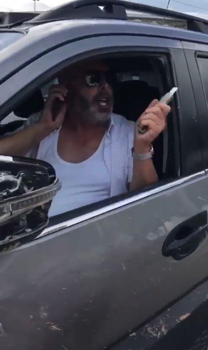 Sakarya’da trafikte tartıştığı 3 kişiyi falçatayla yaraladı