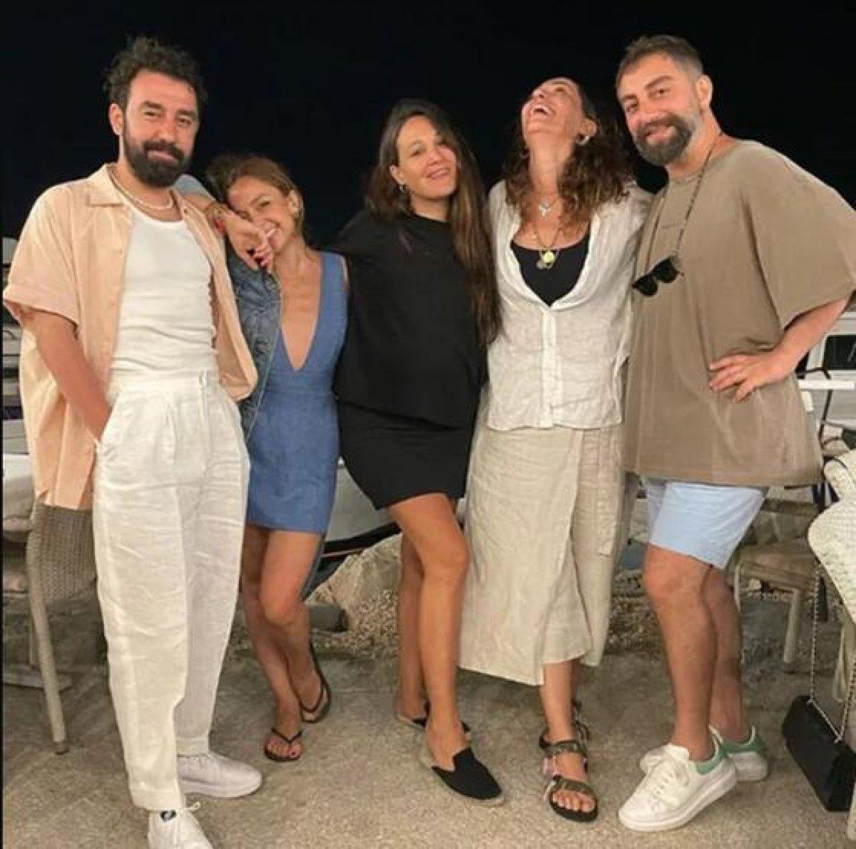 Gupse Özay'dan karnı burnunda poz