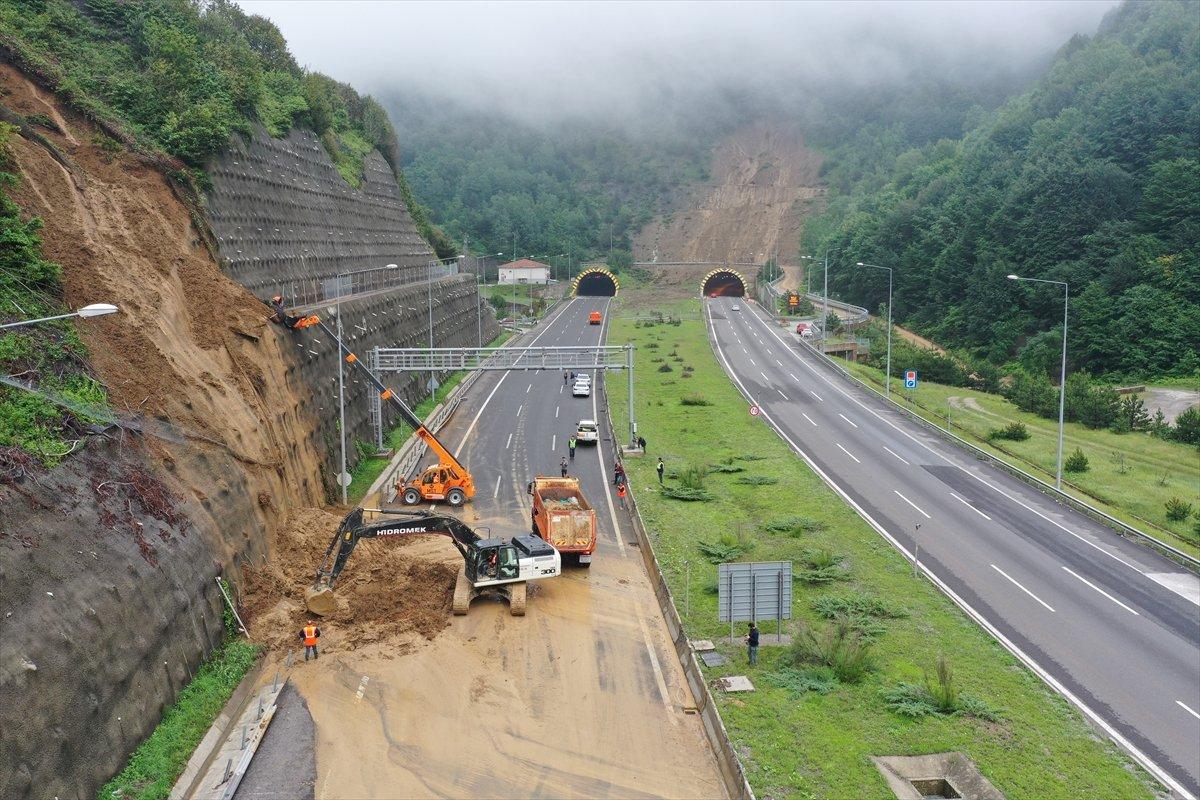 Bolu Tüneli girişinde heyelan: İstanbul istikameti ulaşıma kapatıldı
