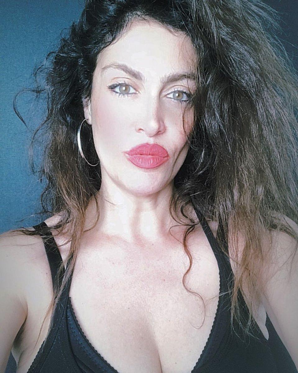 LGBT bayrağı açan Gülşen'e Tuğba Ekinci'den tepki