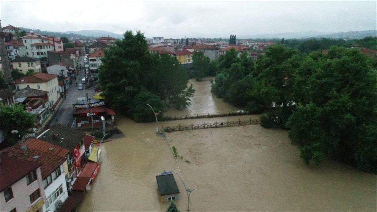 Bartın'da taşkın nedeniyle tarihi Kemerköprü su altında kaldı
