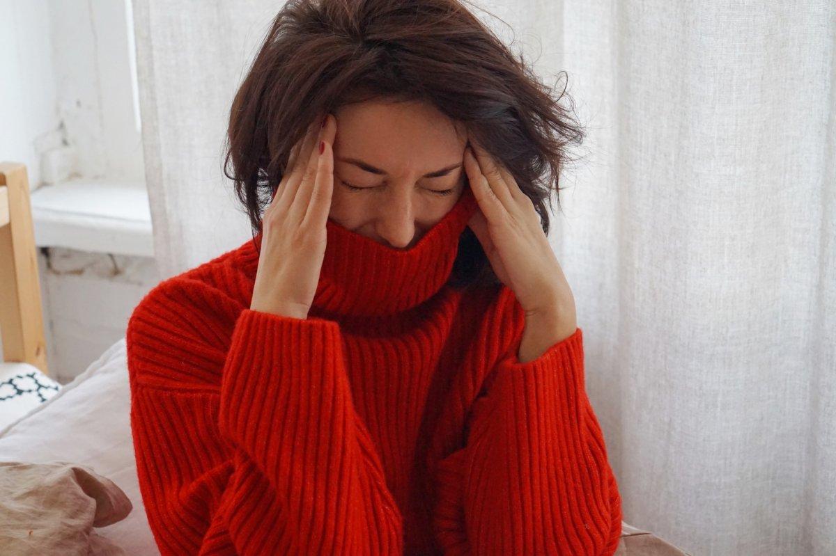 Baş ağrısını anında kesiyor! Taze biberiye şurubu nasıl yapılır?