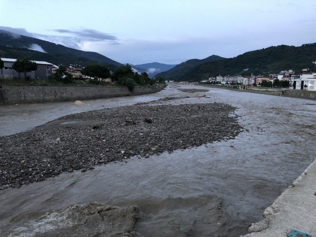 Ayancık Çayı'nda seviye normale indi, tehlike azaldı