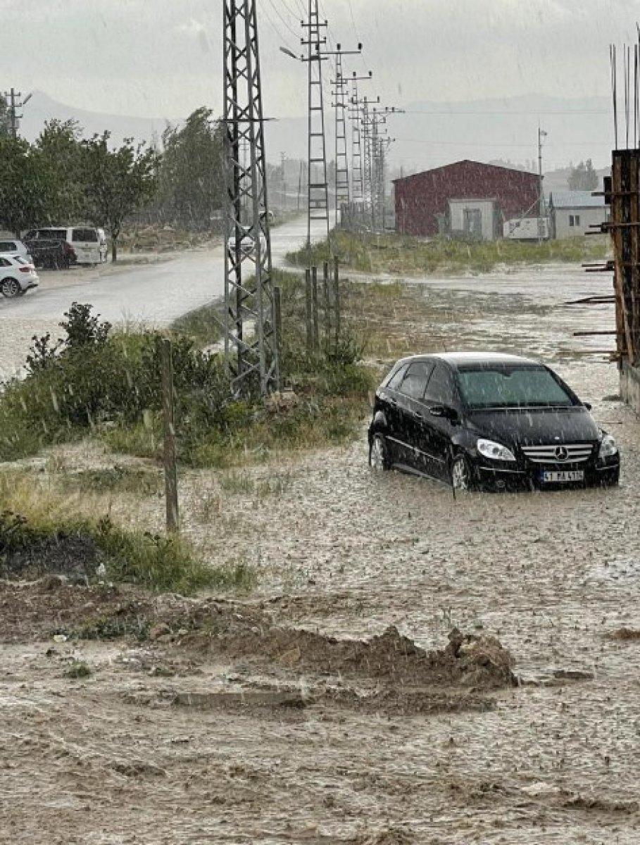 Ağrı ve Iğdır'da sağanak sonrası sel