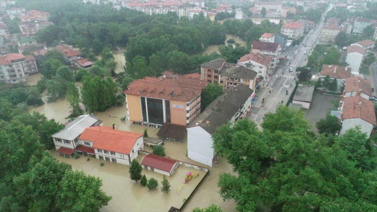 Bartın'da taşkın nedeniyle tarihi Kemerköprü su altında kaldı