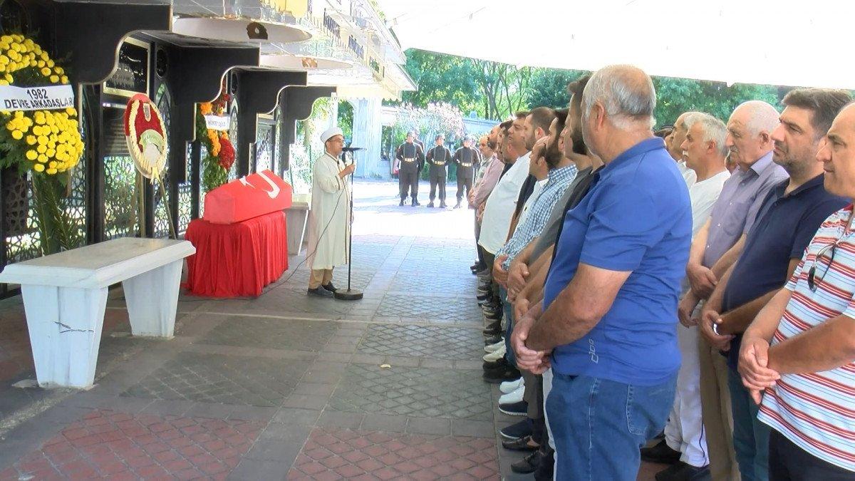 Beşiktaş’ta emekli astsubay olan taksici faciayı önledi