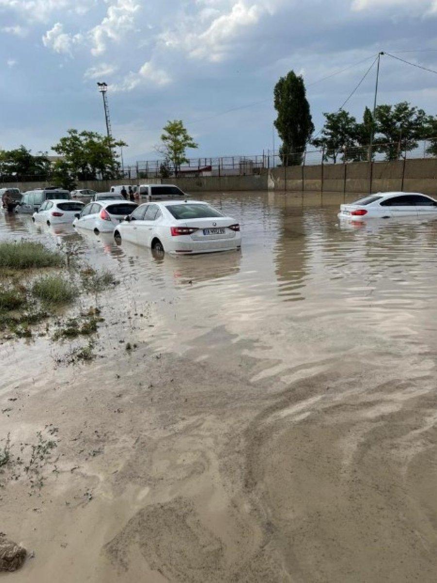 Ağrı ve Iğdır'da sağanak sonrası sel
