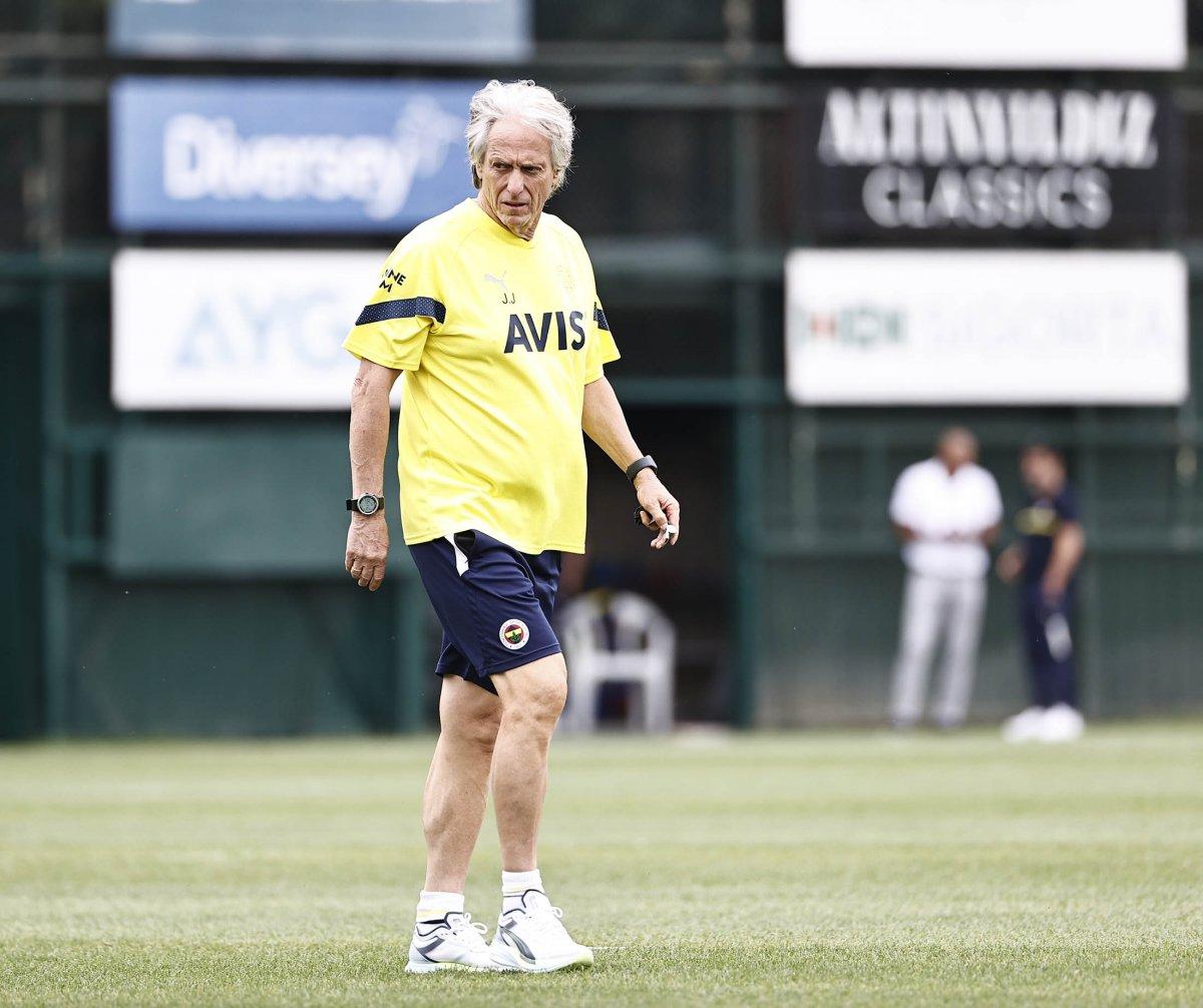 Jorge Jesus'tan yönetime: Sol bek istiyorum