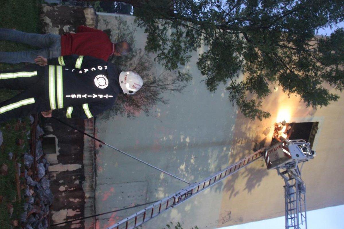 Kocaeli'de şaşırtan olay: 100 metrelik kuleye çıkıp mahsur kaldılar