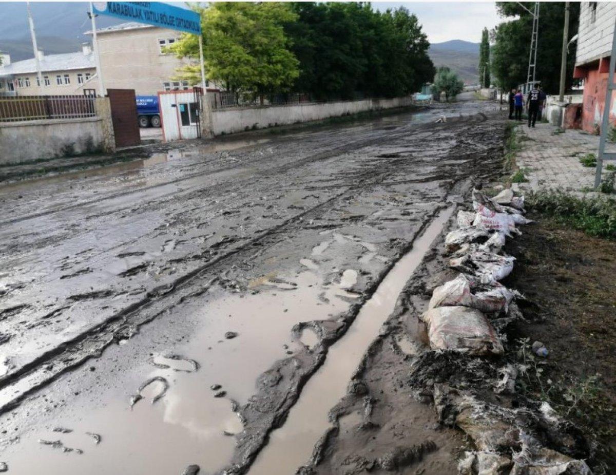 Ağrı ve Iğdır'da sağanak sonrası sel