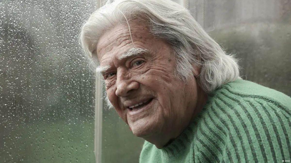 Cüneyt Arkın için hastaneye anı defteri konuldu