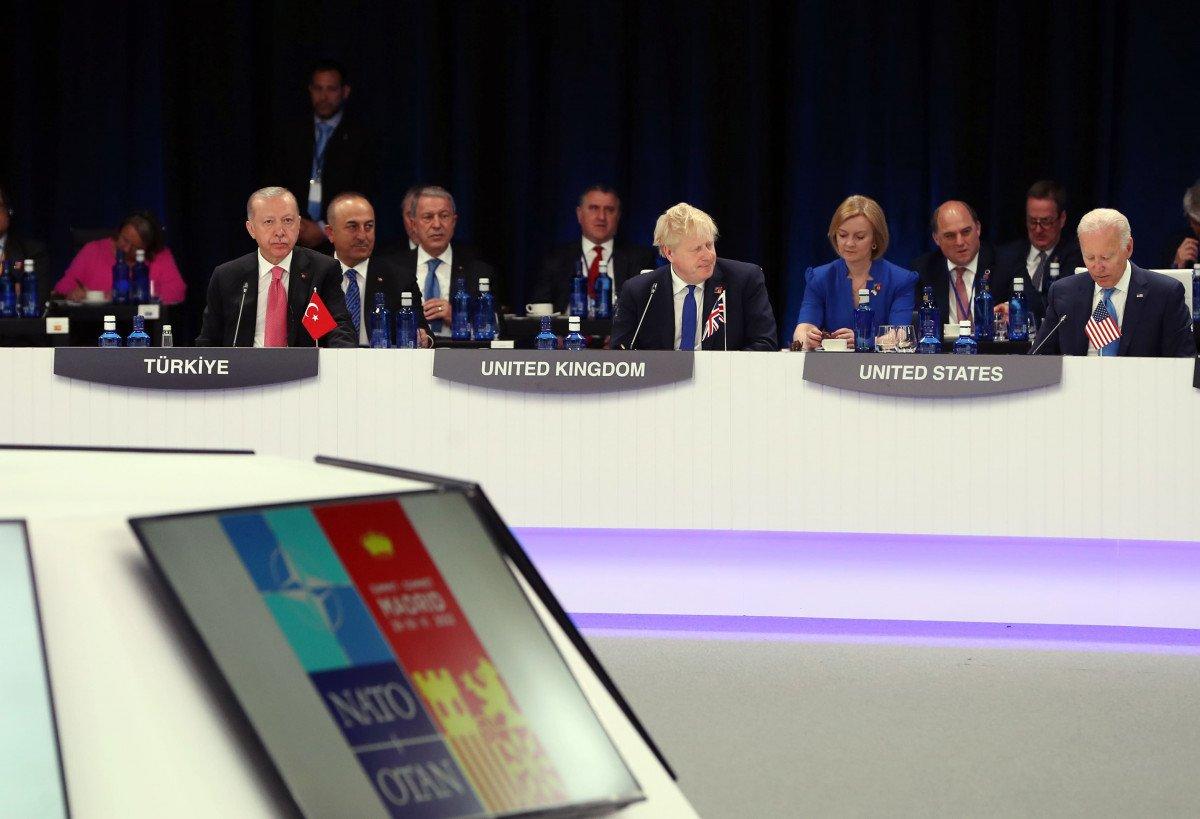 NATO Liderler Zirvesi'nde aile fotoğrafı çekildi