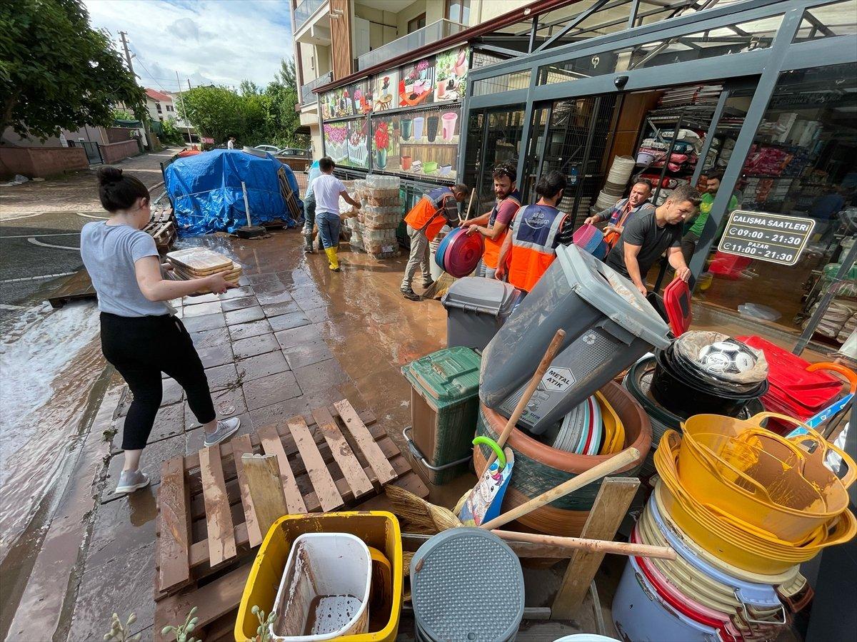 Bartın'da sel sonrası temizlik çalışmaları başladı
