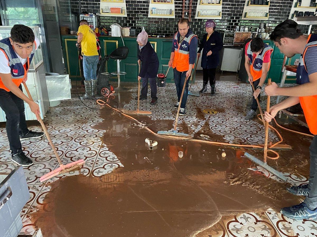 Bartın'da sel sonrası temizlik çalışmaları başladı
