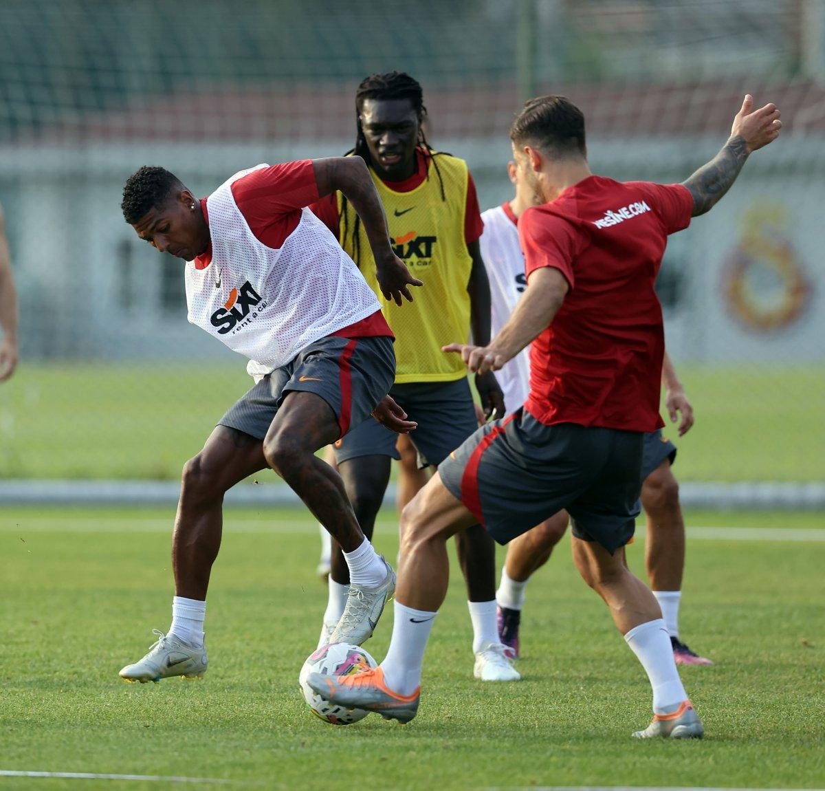 Okan Buruk takımdan gidecek isimleri belirledi