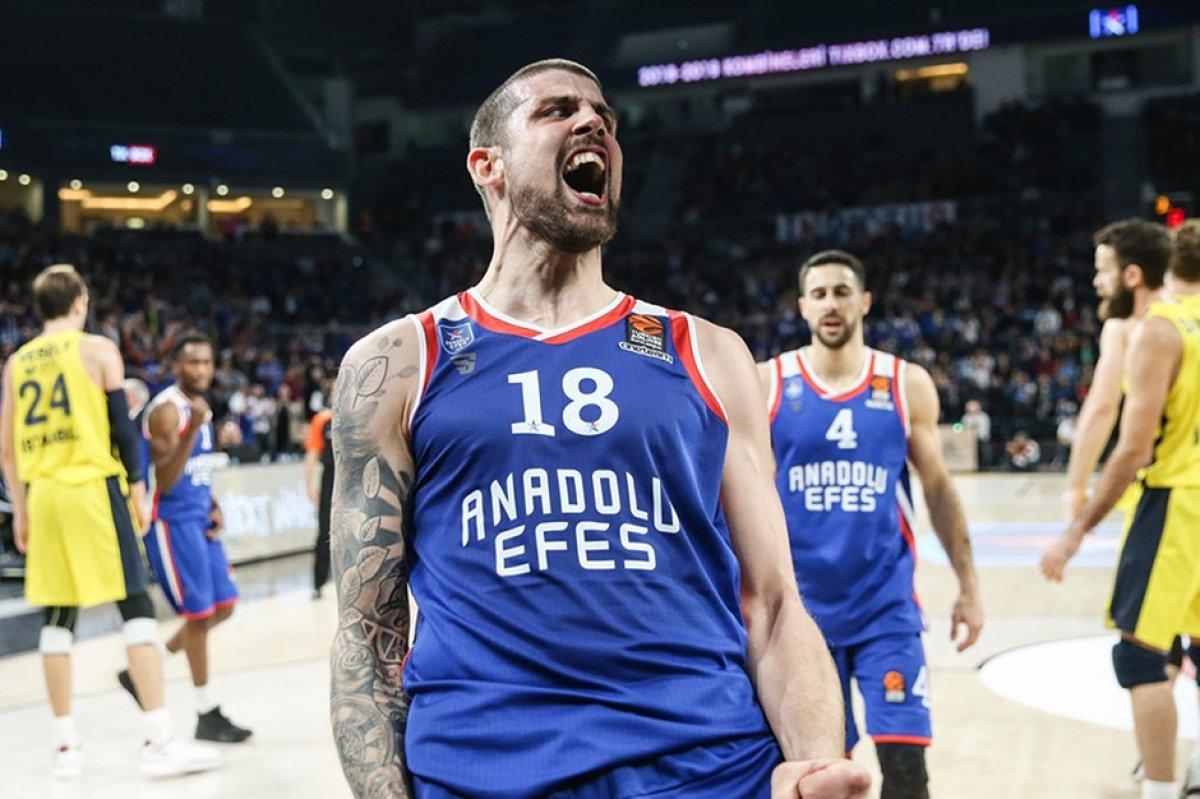 Anadolu Efes'te Moerman ile yollar ayrıldı