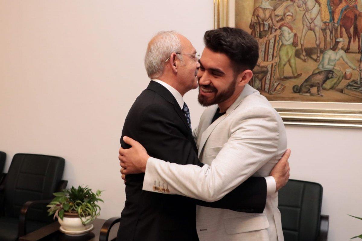 Kemal Kılıçdaroğlu, tahliye olan askeri öğrenciyi kabul etti