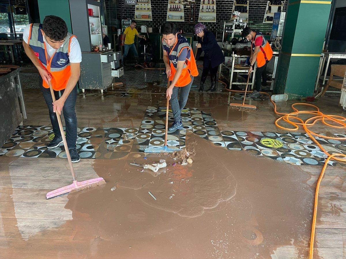 Bartın'da sel sonrası temizlik çalışmaları başladı