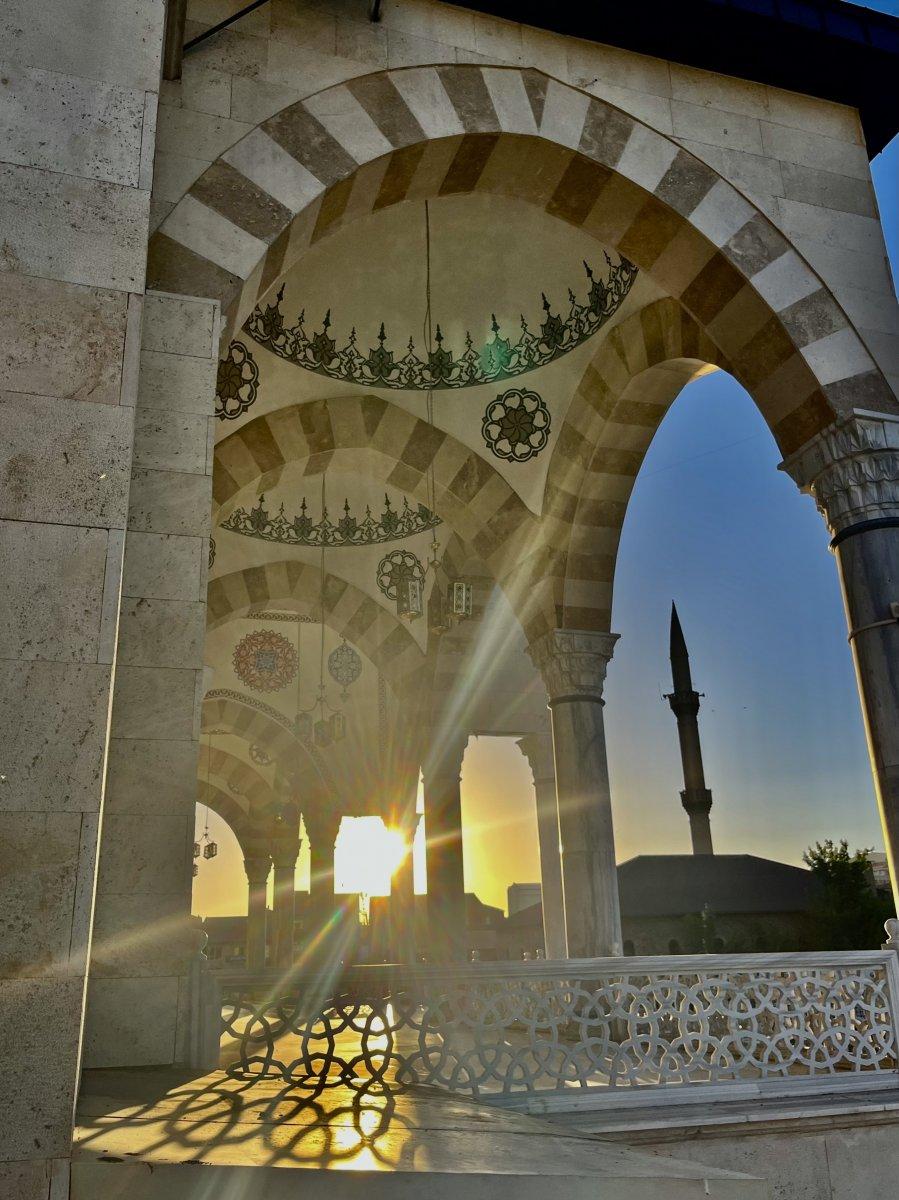 Ağrı’daki Recep Tayyip Erdoğan Camii, manzarasıyla büyülüyor
