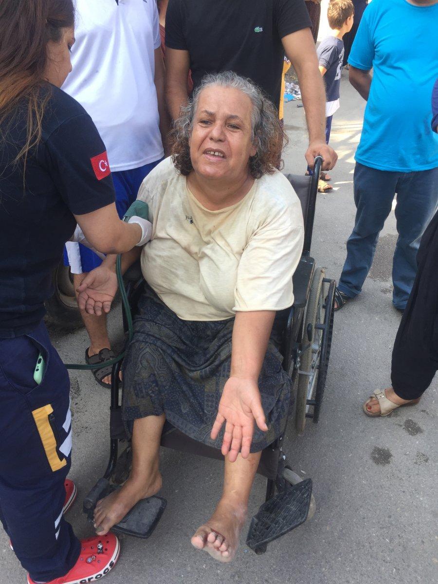 Adana'da uyuşturucu bağımlısı, akrabalarını darbetti