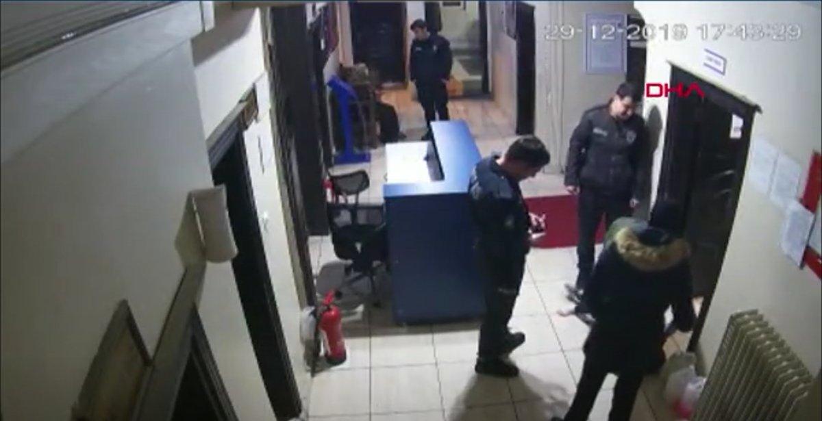 Diyarbakır'da baba, çocuklarının anneleri tarafından eve kilitlendiğini ileri sürdü