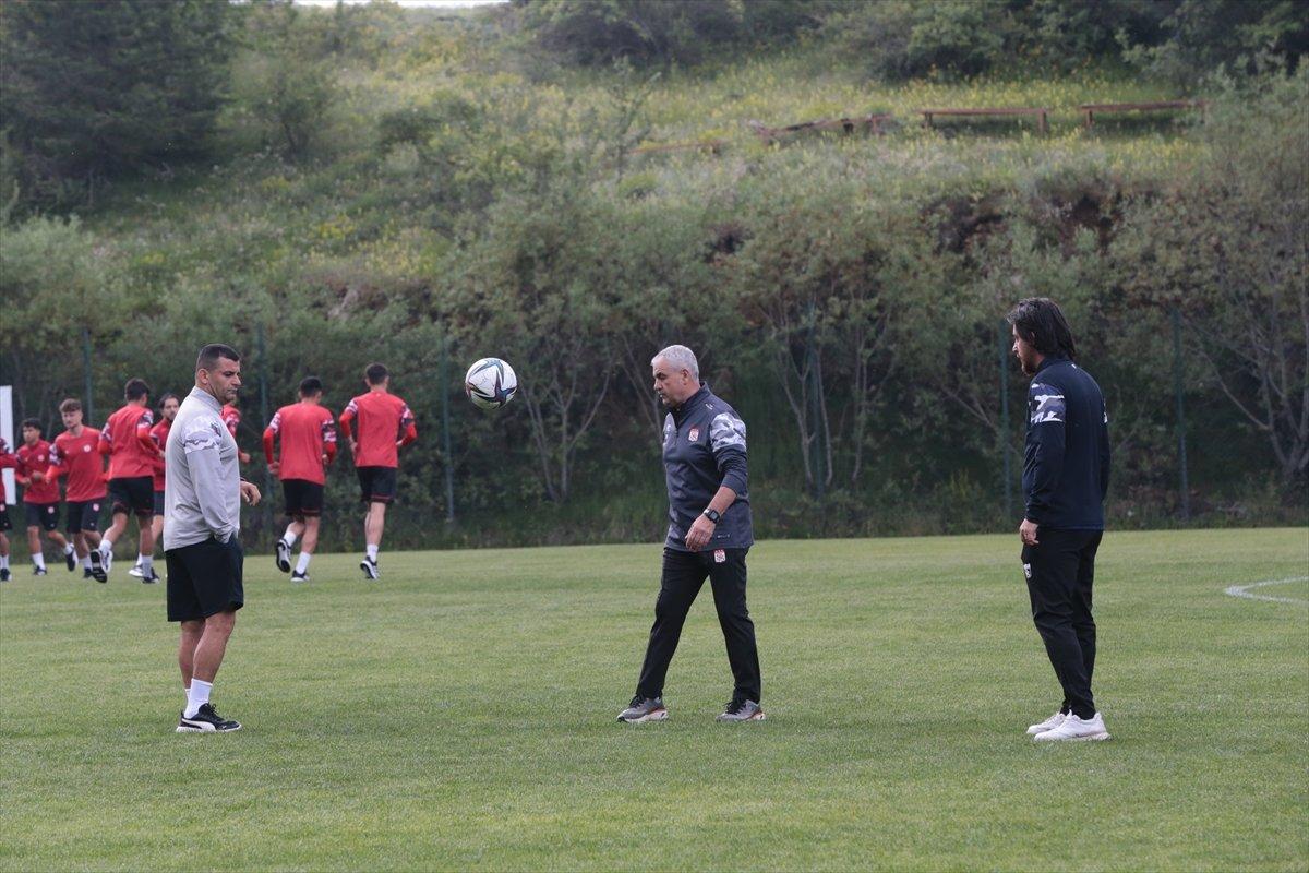 Rıza Çalımbay'dan transfer açıklaması