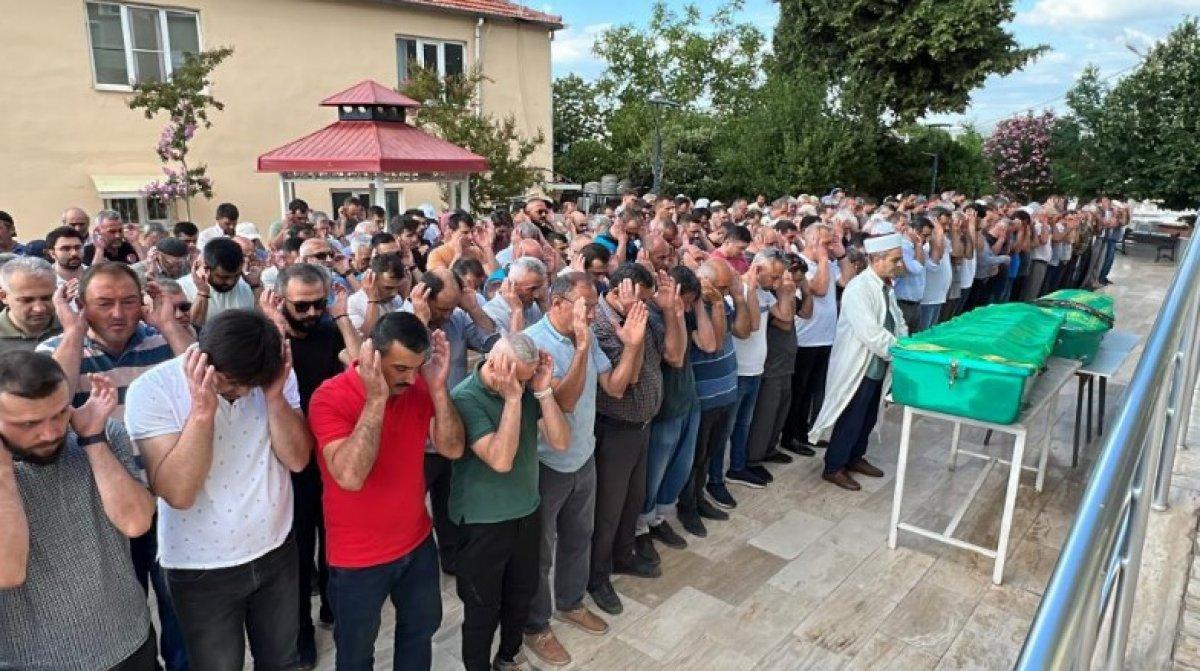 Manisa'da kocası tarafından öldürülen kadın ve oğlu toprağa verildi