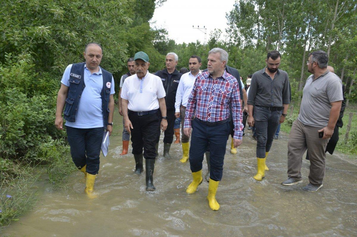 Vahit Kirişci, Kastamonu'da sel sonrası tarım arazilerini inceledi