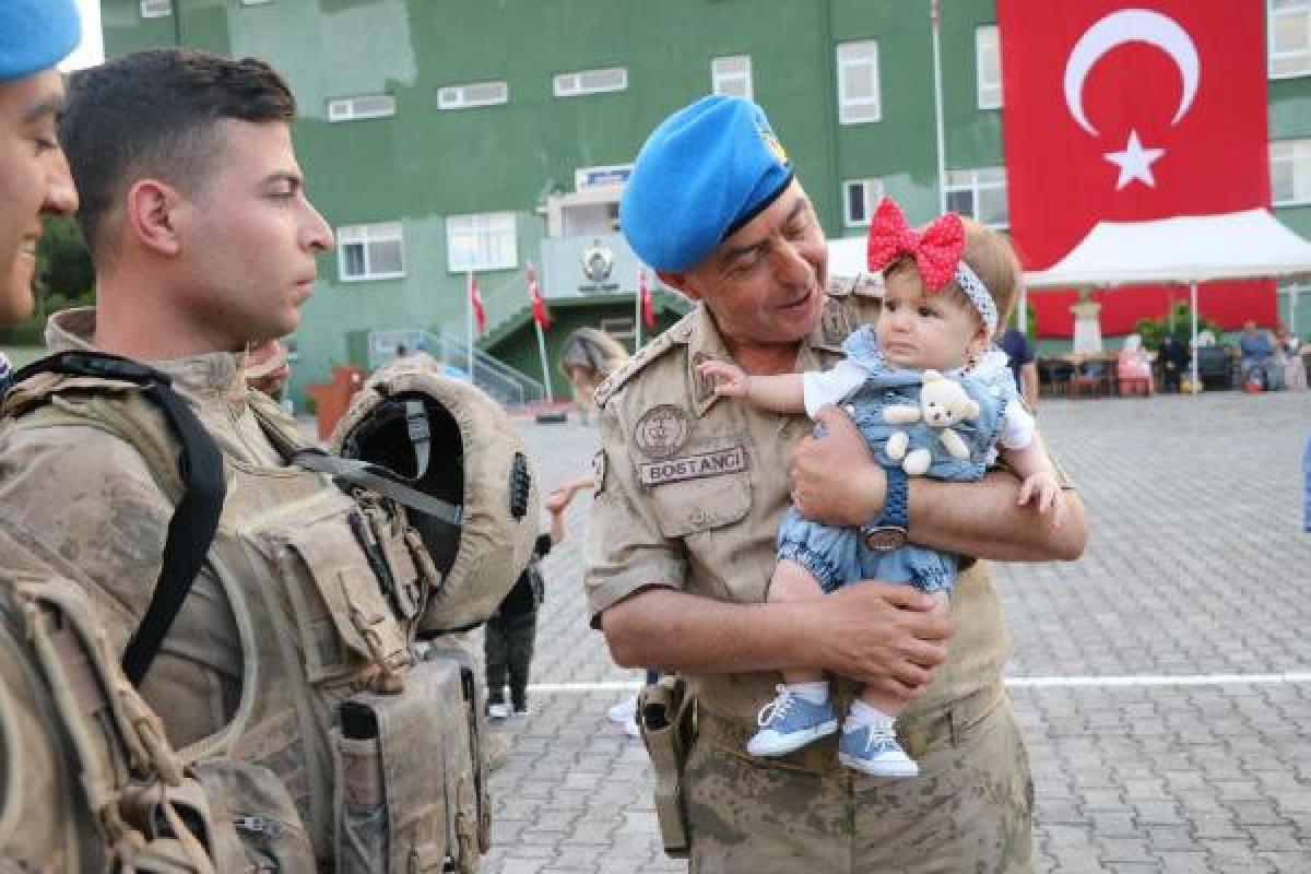 Suriye'deki görevini tamamlayan komandolar ailelerine kavuştu