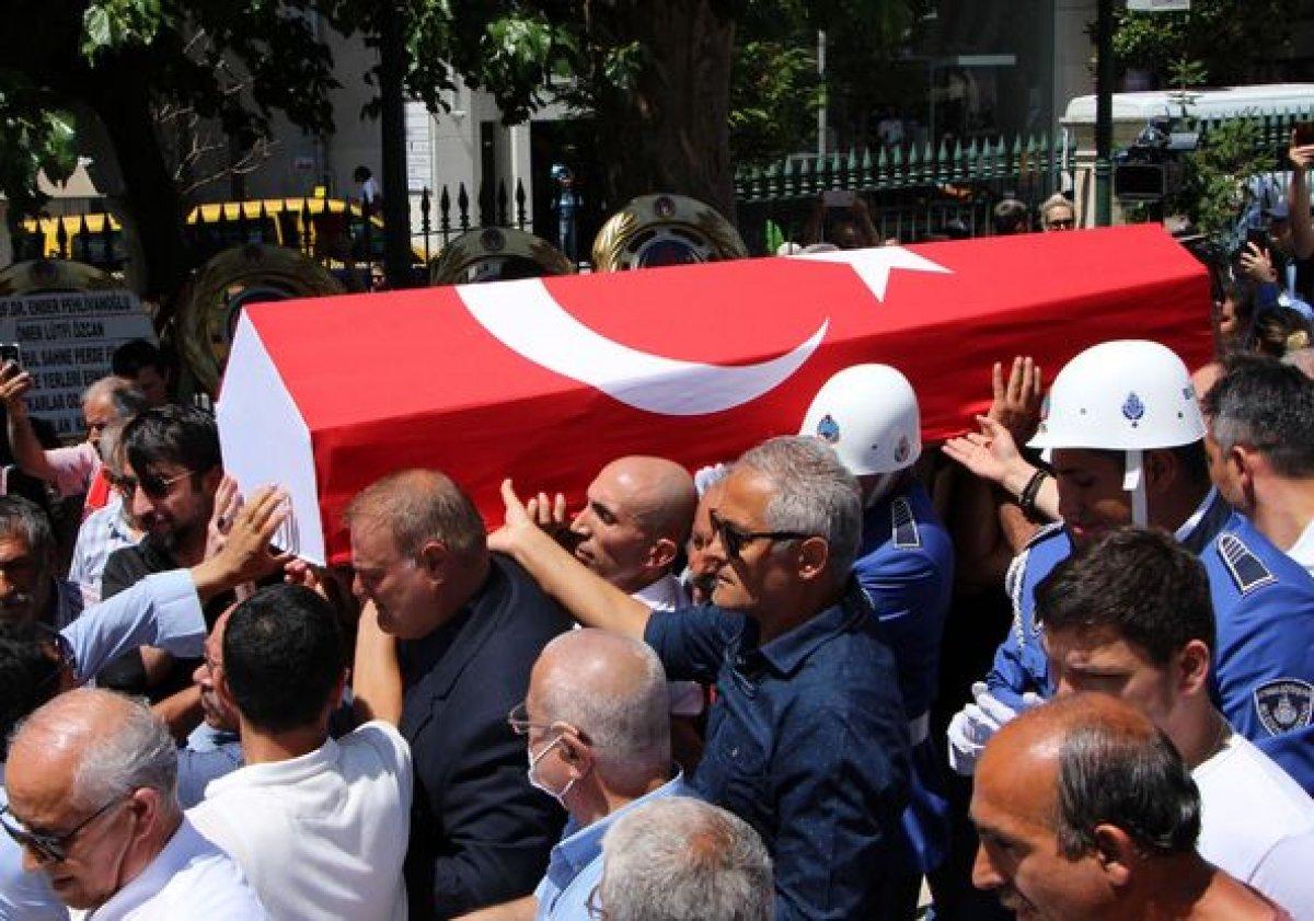Müjdat Gezen, Cüneyt Arkın'ın cenaze töreninde fenalaştı