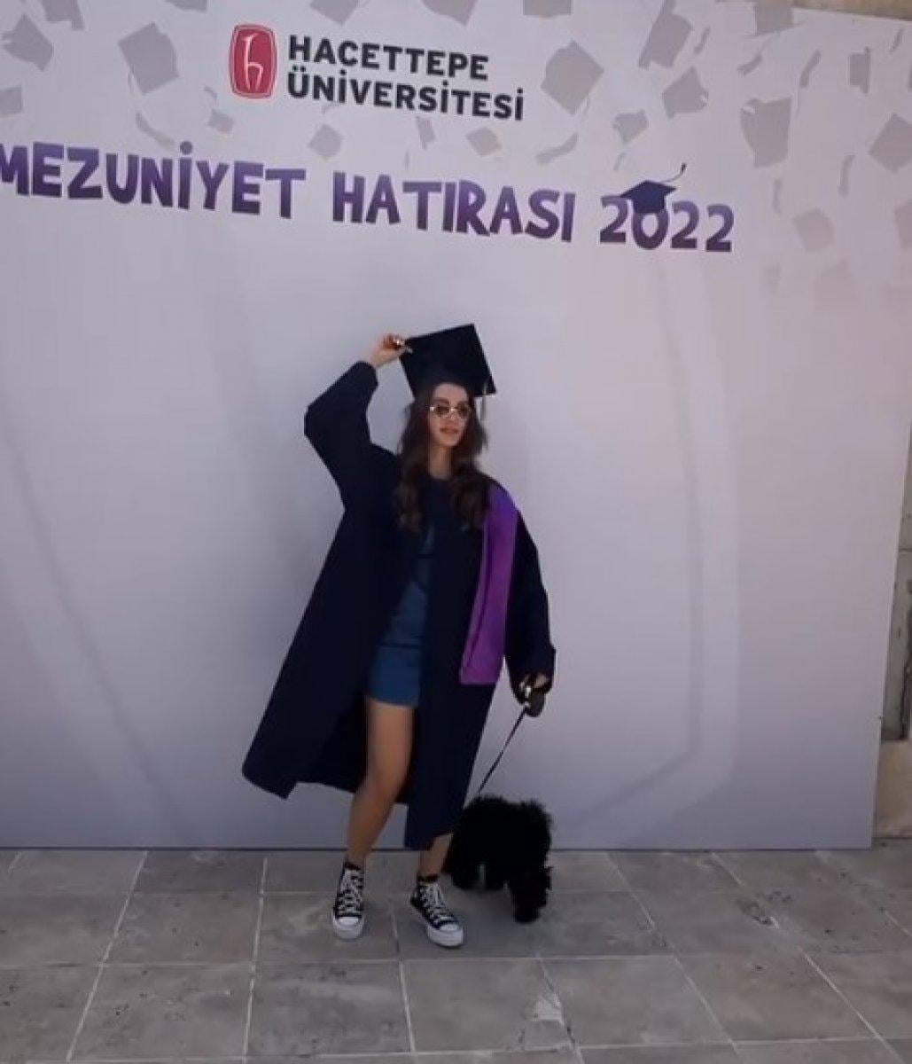 Burcu Özberk, üniversiteden mezun oldu
