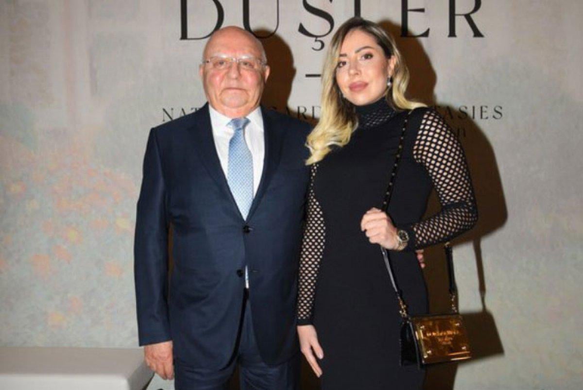 Lucien Arkas kendisinden 42 yaş küçük sevgilisiyle evlendi