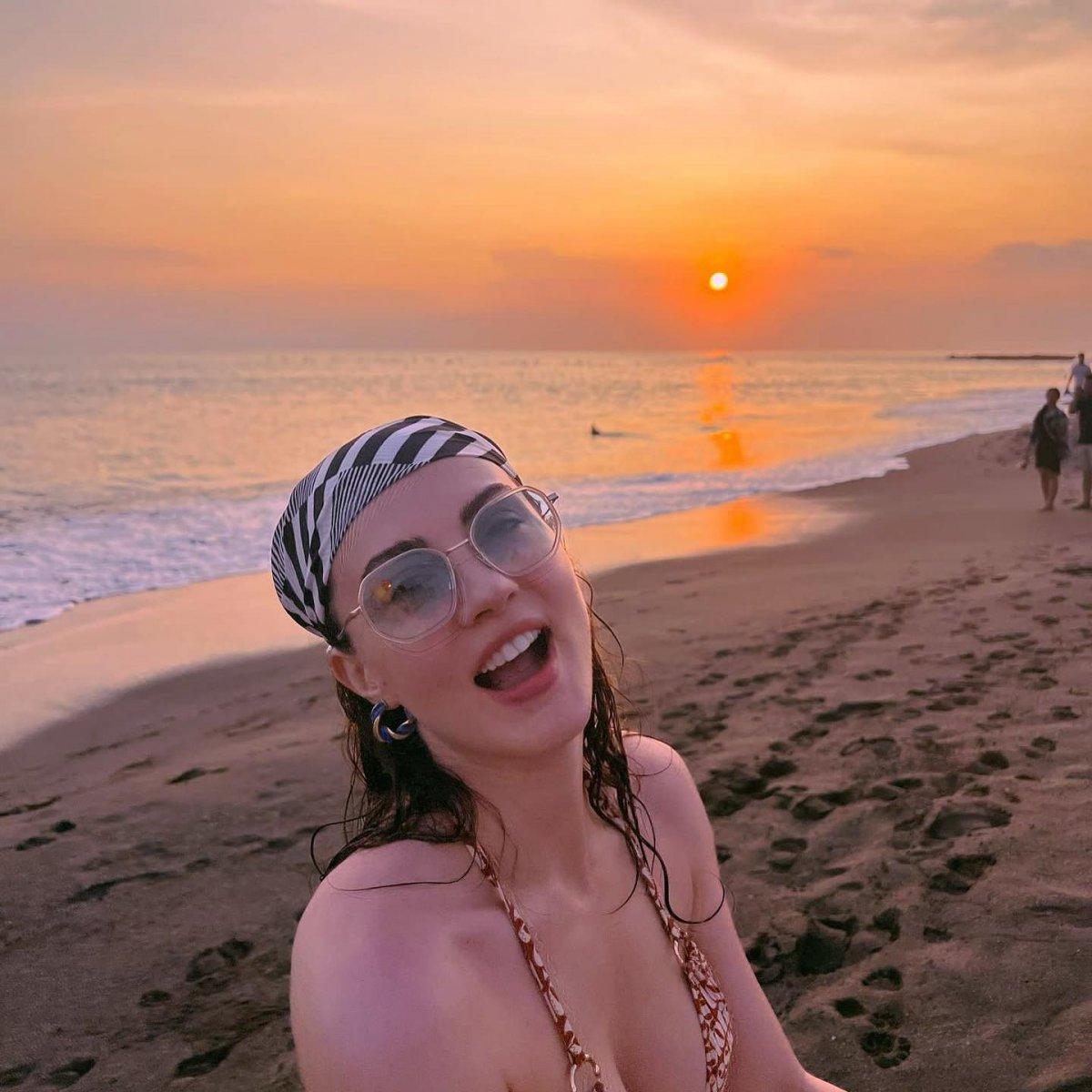 Burcu Özberk, üniversiteden mezun oldu