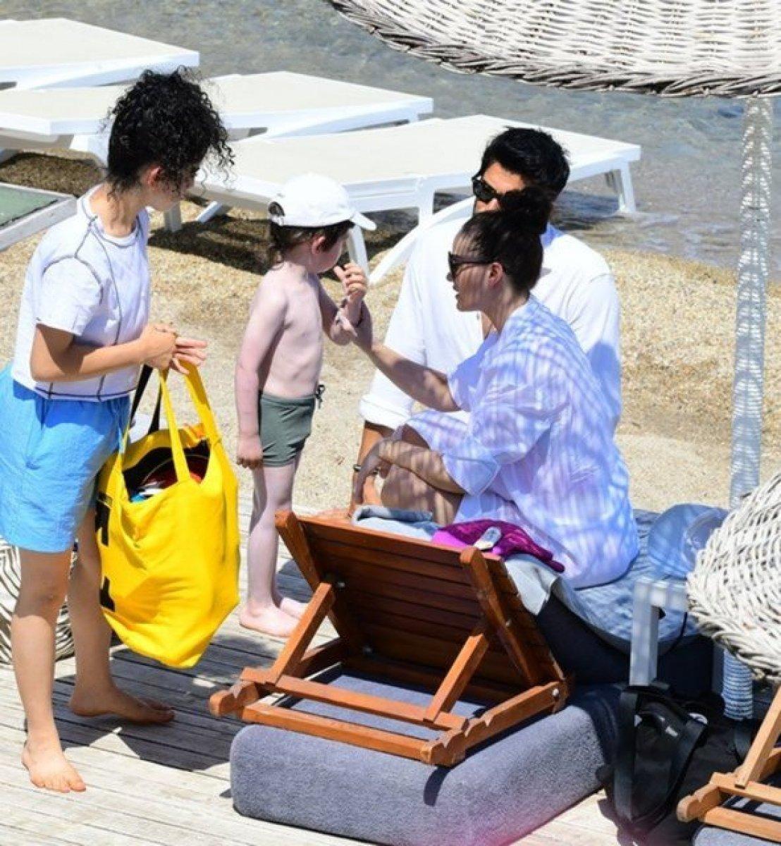 Burak Özçivit ile Fahriye Evcen tatilde