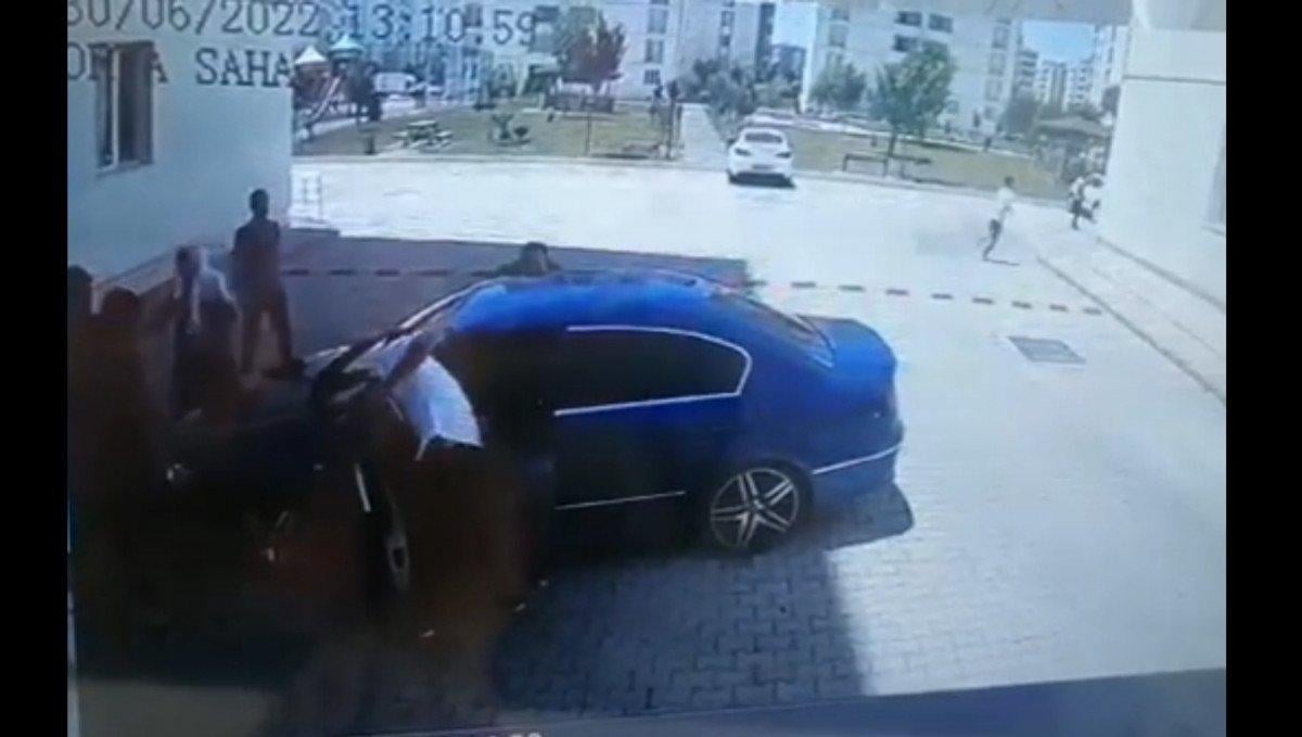 Diyarbakır'da, akraba aileler arasında silahlı satırlı kavga