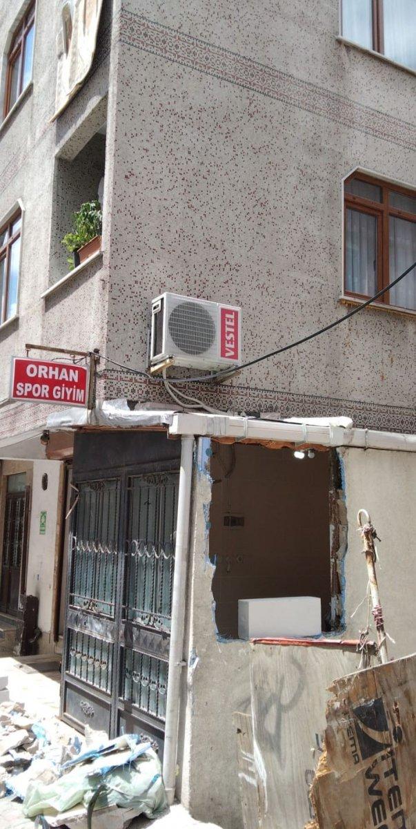 Küçükçekmece'de minibüsün freni boşaldı, çocuk kıl payı kurtuldu