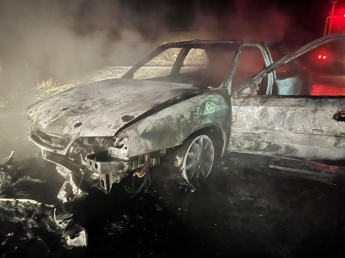 Erzincan'da seyir halindeki araç alev aldı