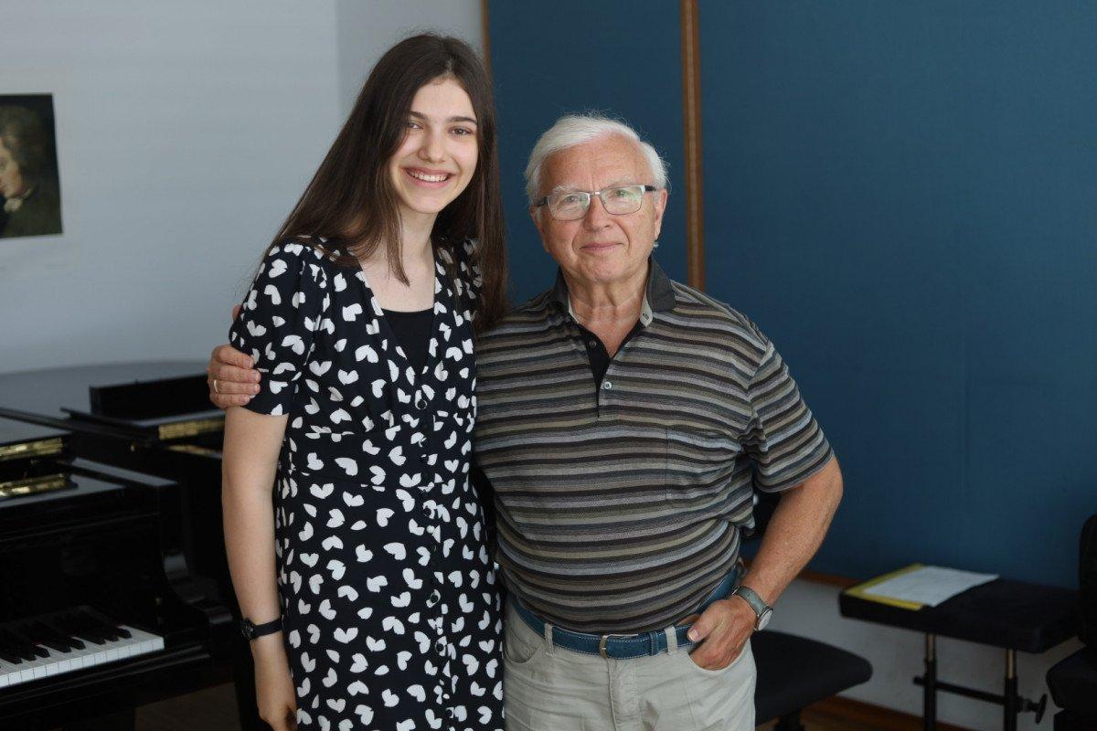 Piyanist İlyun Bürkev, Avusturya’nın iki önemli müzik okulunu kazandı