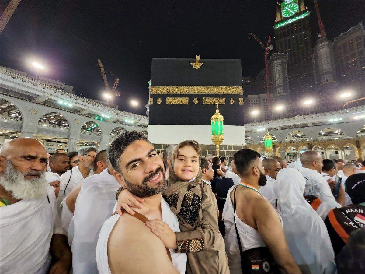 Minik hacı adayları Kabe'de