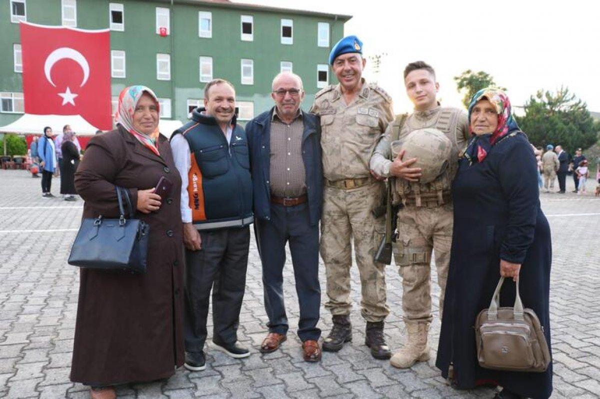 Suriye'deki görevini tamamlayan komandolar ailelerine kavuştu