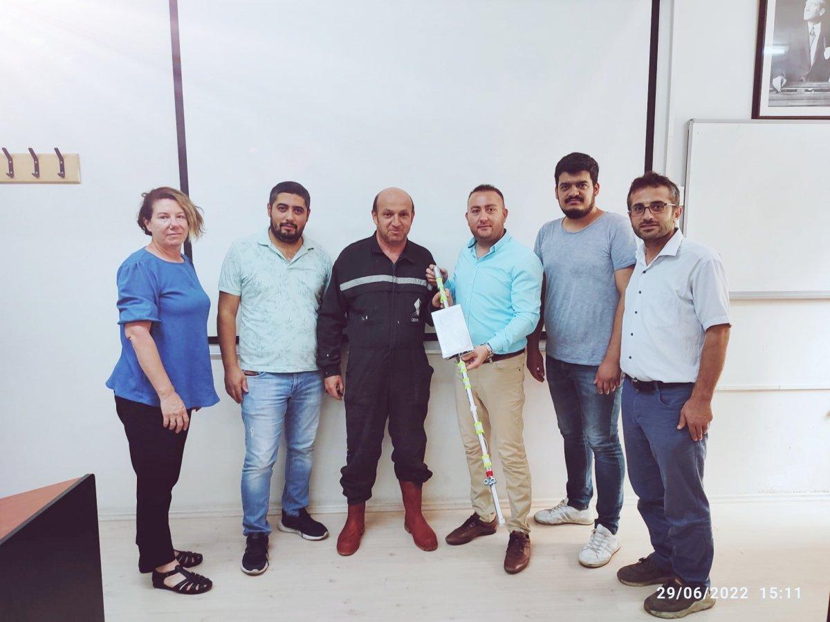 Zonguldak'taki öğrenciler, görme engelliler için akıllı baston üretti